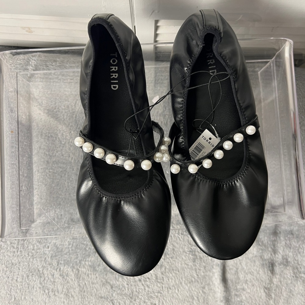 NWT Torrid Black Pearl Strap Ballet Flats Size 10